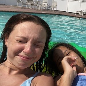 Meet your Posher, Lee